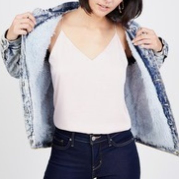 Acid Wash Jean Jacket w/removable pink faux fur - Picture 2 of 3